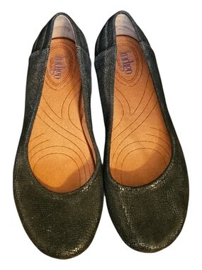 Clarks Indigo Black Round-Toe Ballet Flats